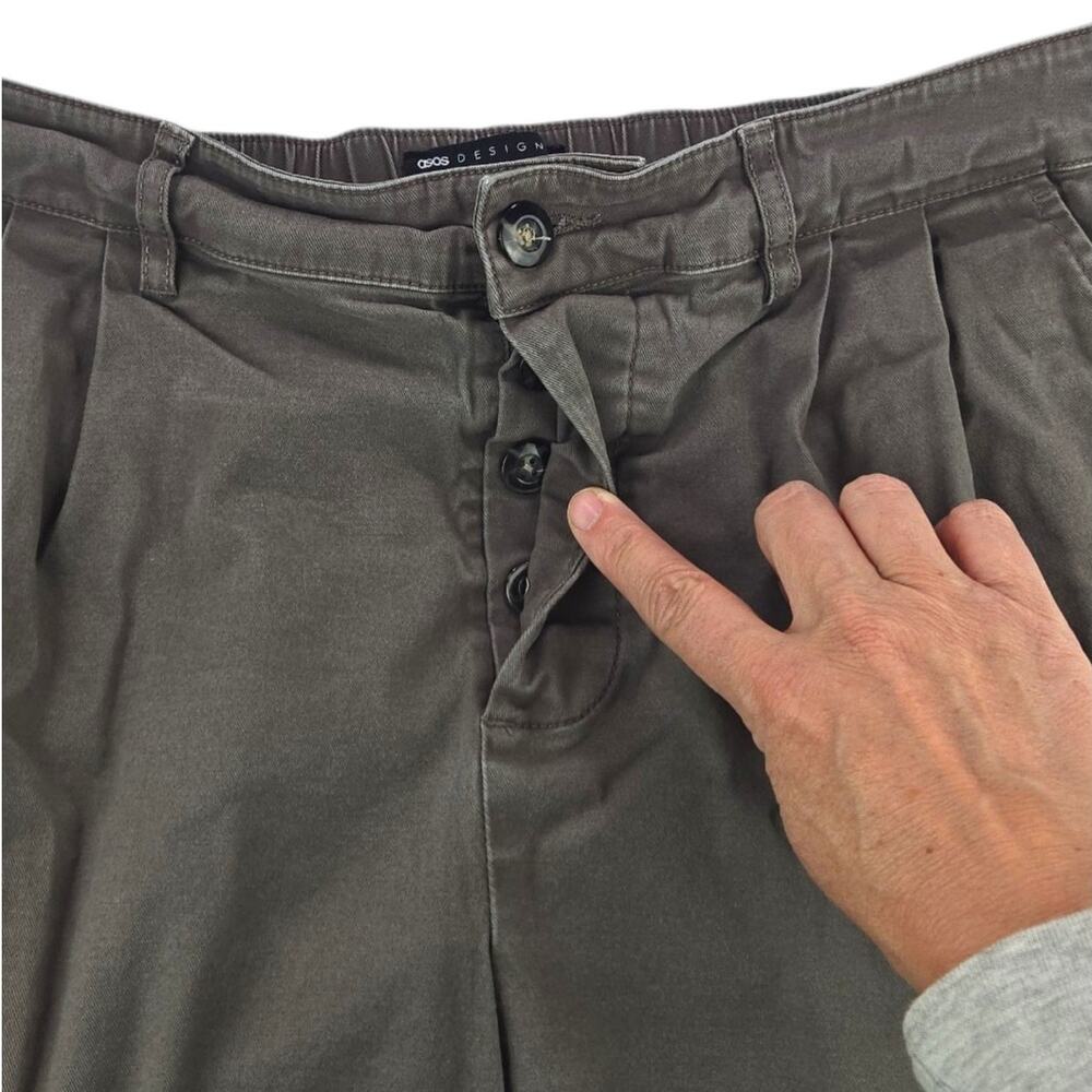 ASOS | 7" Pleated Shorts w/Button Fly & Elastic Waistband | Size 36 - Picture 2 of 4